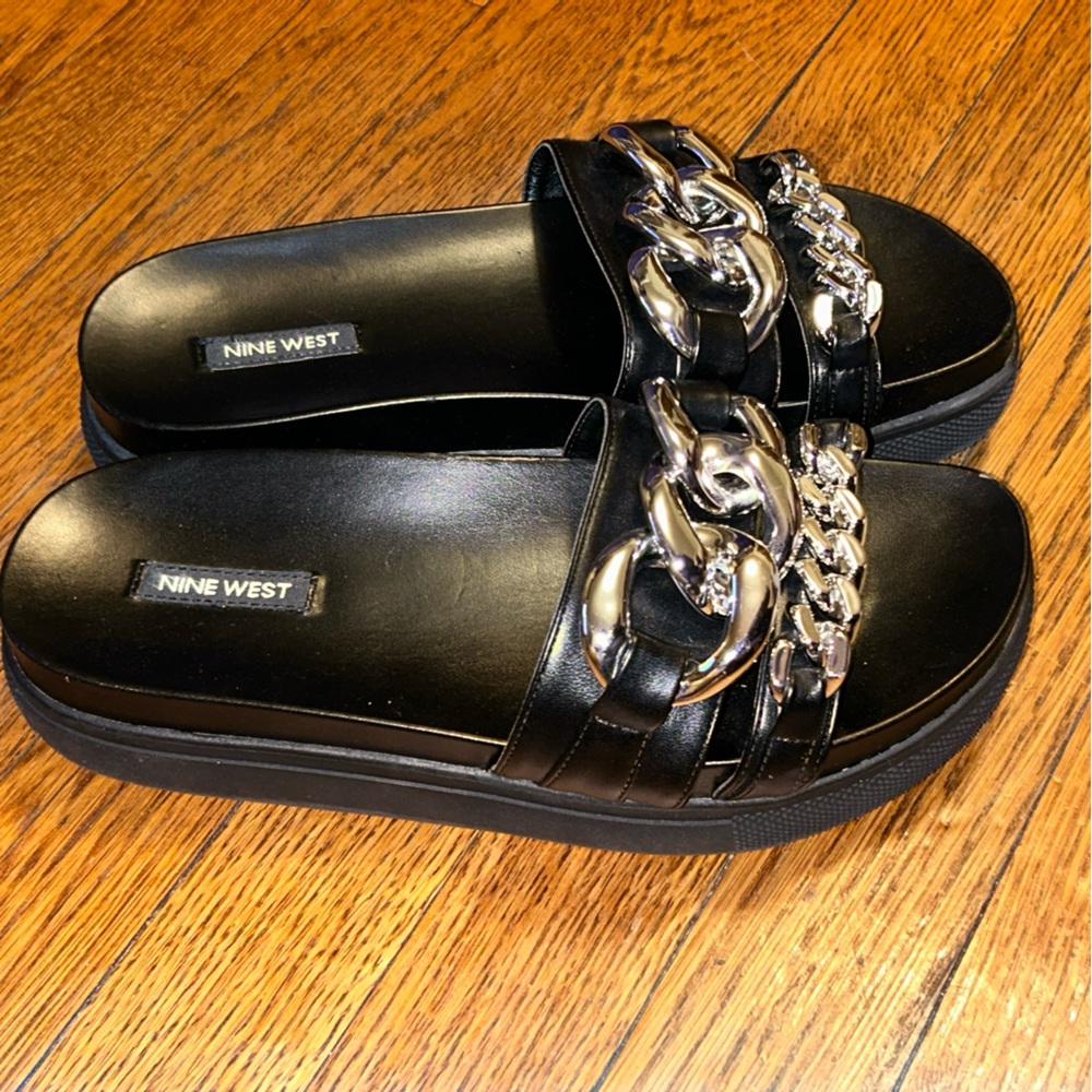 Nine West Nope 3 With Chain Link slides